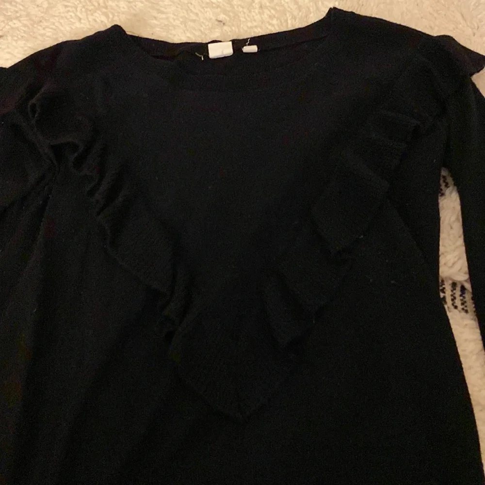 Gap Ruffle Sweater - Picture 2 of 4